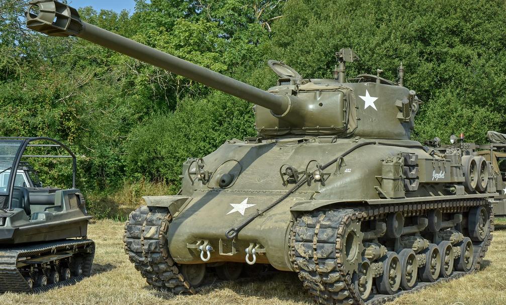 二战谢尔曼坦克魔改,盘点谢尔曼魔改的坦克