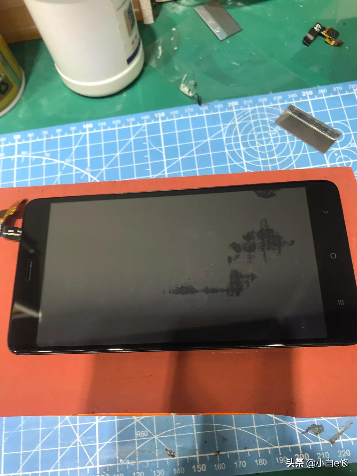 粉丝35块钱买了外屏，打算自己换，最后还是放弃了，发给我修了