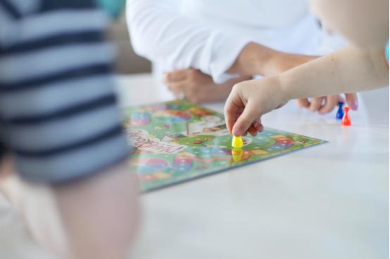 为人父母在教育孩子时该怎么办,孩子的为人处事取决于父母的教育