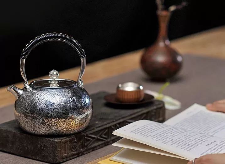 如何分辨手工银壶和机制银壶,机制银壶与手工银壶价格区别