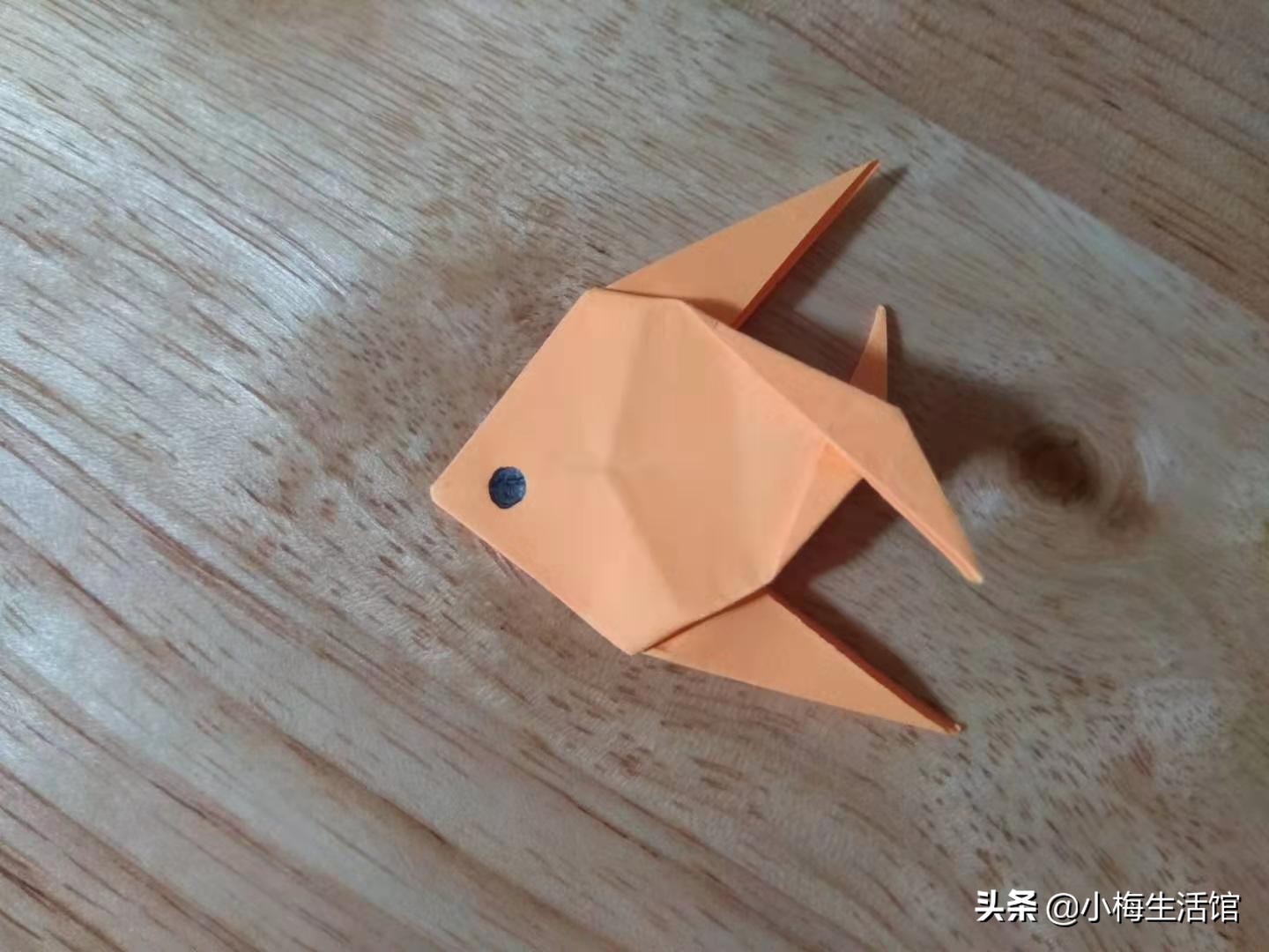 可爱的手工折纸小鱼,折法简单,适合小朋友学的折纸鱼