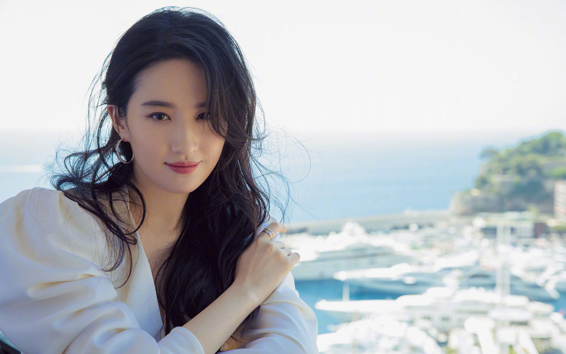 刘亦菲被谁宠上天,刘亦菲靠干爹走红