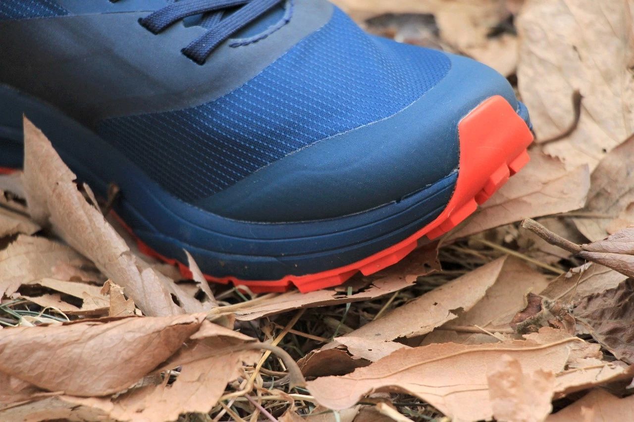 公认脚感最好的户外鞋始祖鸟,始祖鸟越野跑鞋高帮灰色