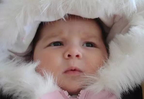 宝宝淹脖子导致破皮抹什么好得快,婴儿脖子淹了破皮可以擦紫草油吗