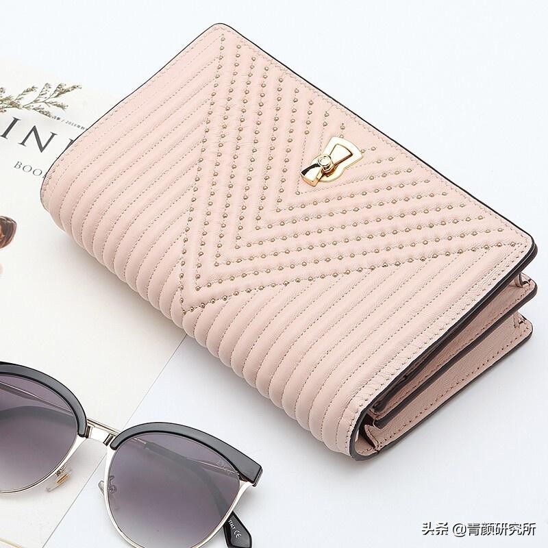 轻奢小众包包种草好看高级不撞款,10款时尚圈最受宠的轻奢包包