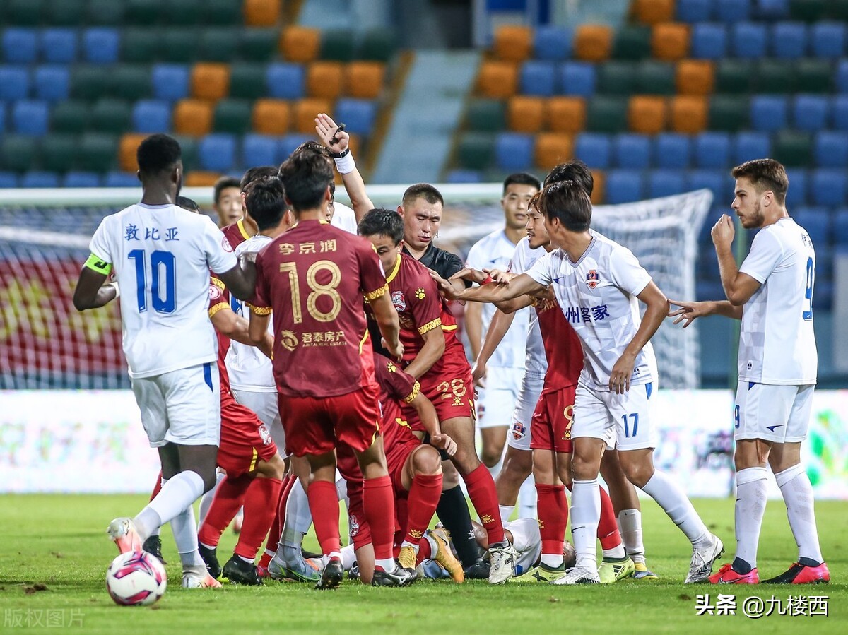 中国足球比赛裁判被打名场面,中国足球最惹争议的判罚