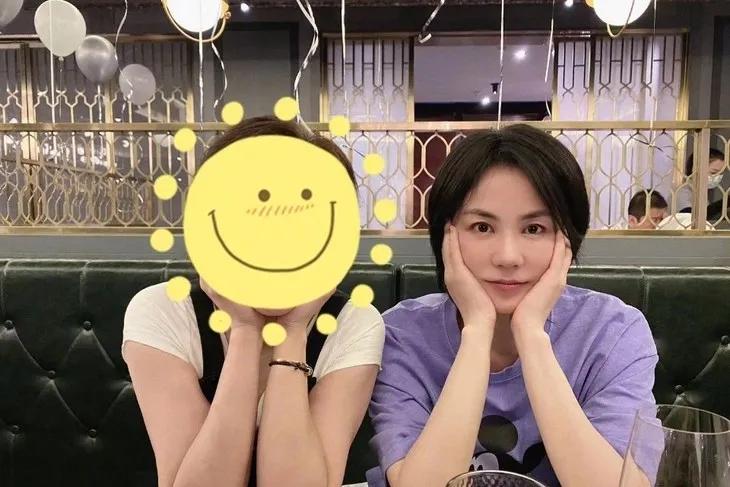 今年流行的t恤搭配减龄显年轻,今年最流行的减龄t恤白色