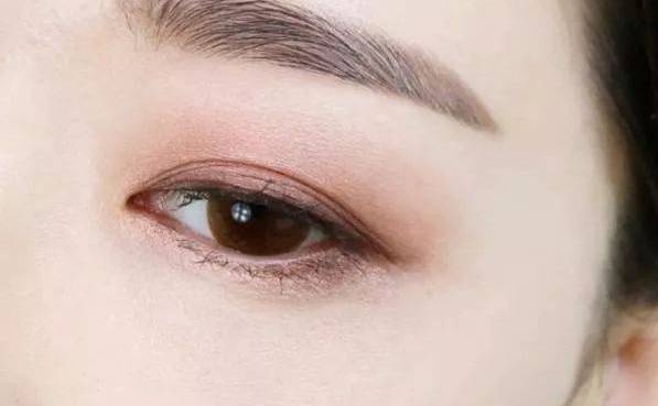 又是上班不化妆的一天,又是学习化妆的一天