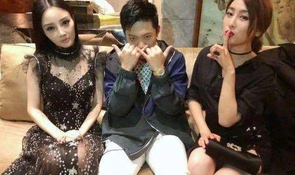 李小璐自曝还未走出目前困境,李小璐最近新爆料