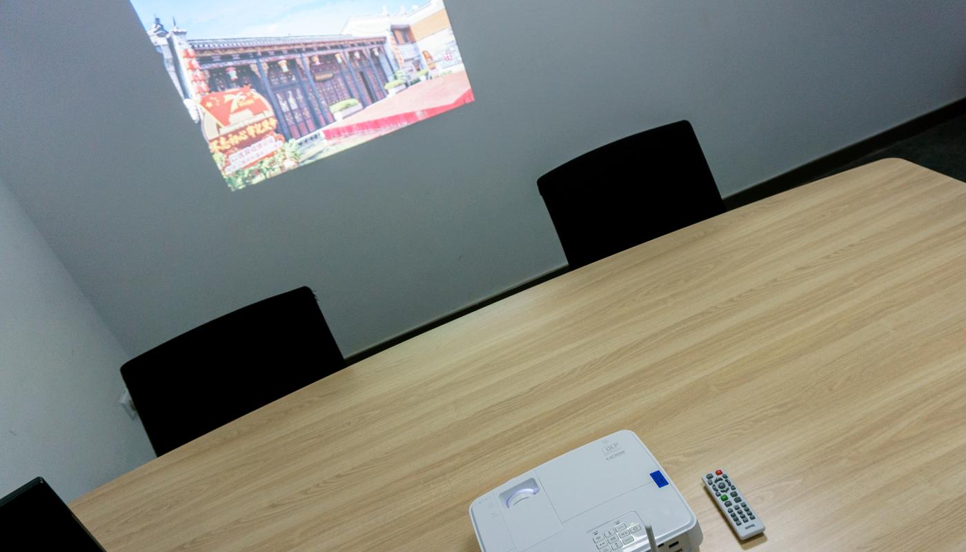 商务投影机有哪些功能,商务投影机家用效果好吗