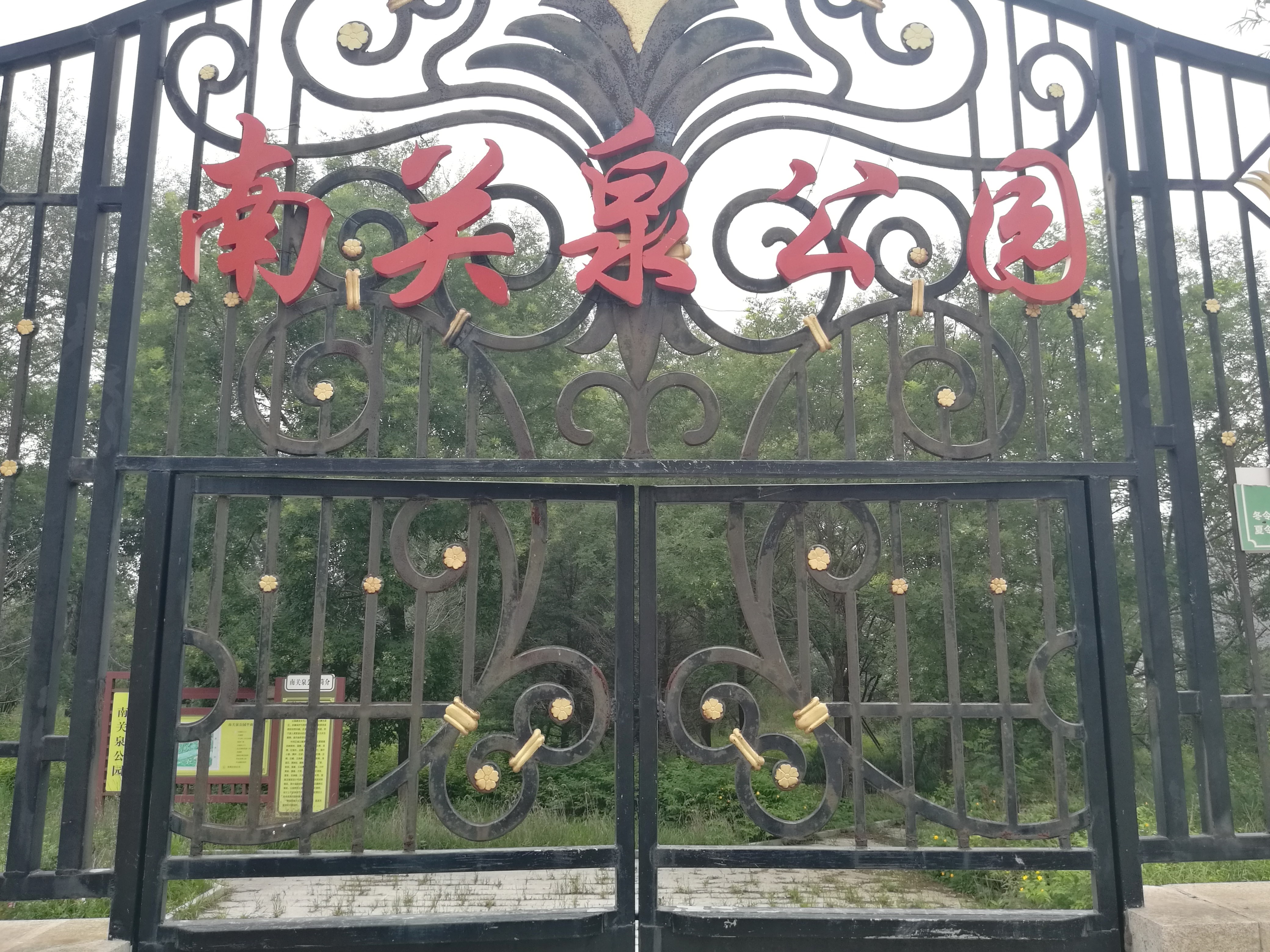 河北涞源避暑,涞源比秦皇岛凉快吗