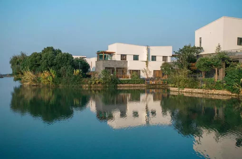 泰州溱湖一座人文湖景别墅，享受1800米湿地深处云海温泉丨欢墅