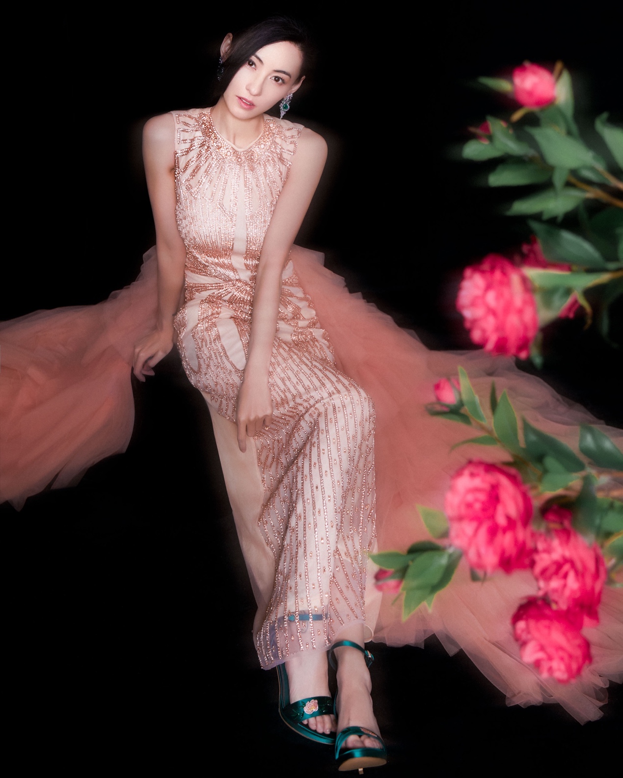 张柏芝黑色服装,张柏芝穿黑色礼服卖萌