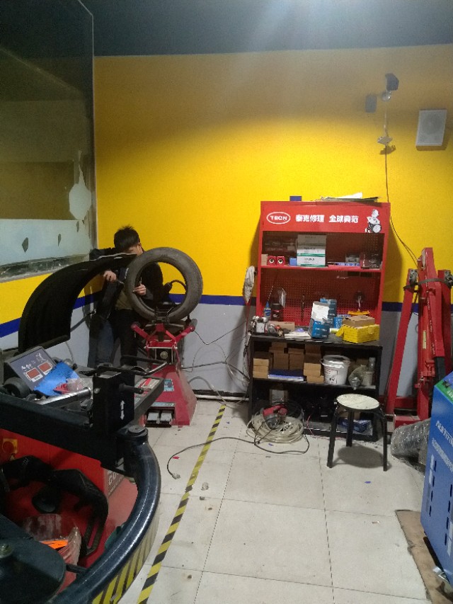 发动机机油加多了怎么回事,汽车机油加多了如何解决