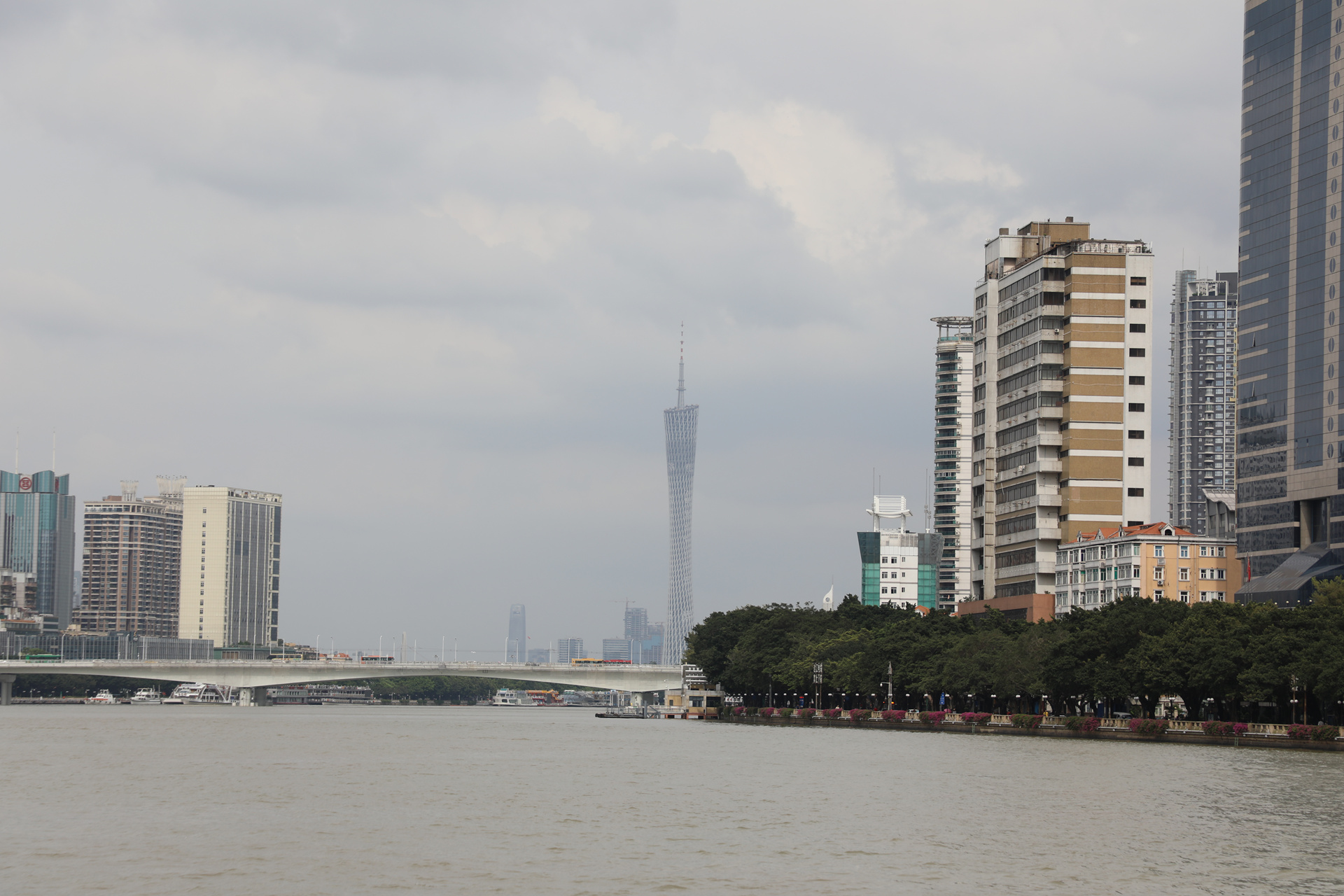 珠江乘船夜游最佳游览路线,花城广场去哪个码头乘船珠江夜游