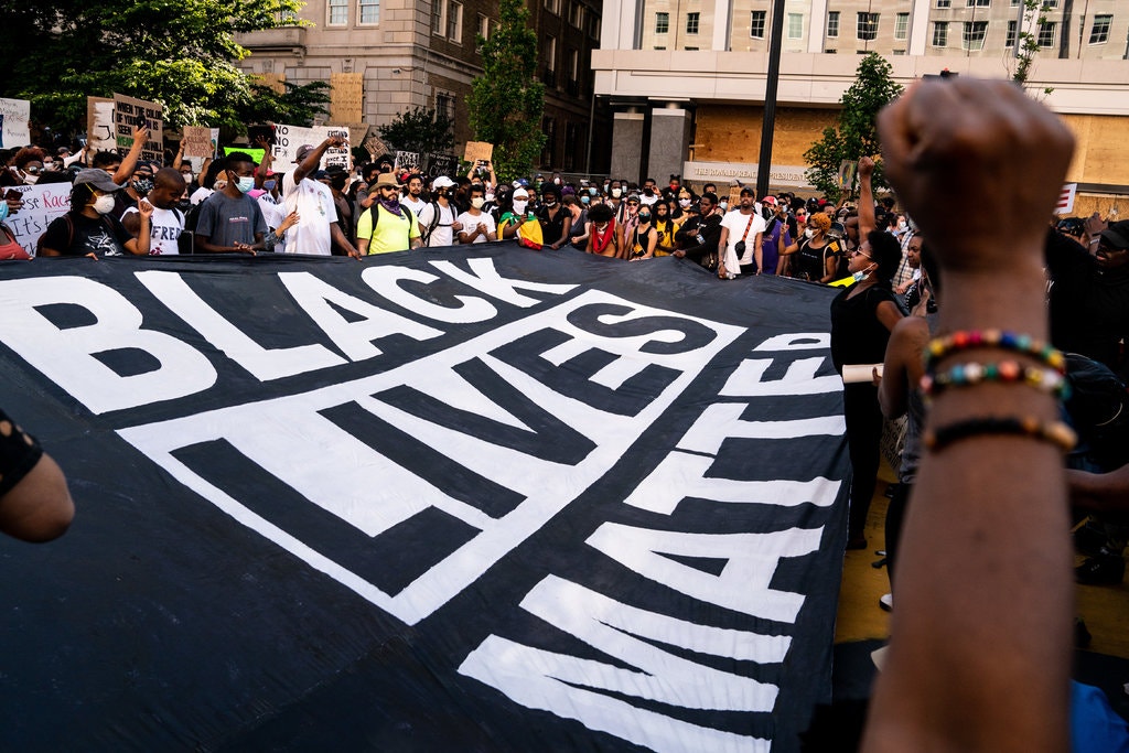 美国黑人平权运动已矫枉过正?加州大学两教授被学生举报停职;百年老报编辑因“发文不当”被辞退