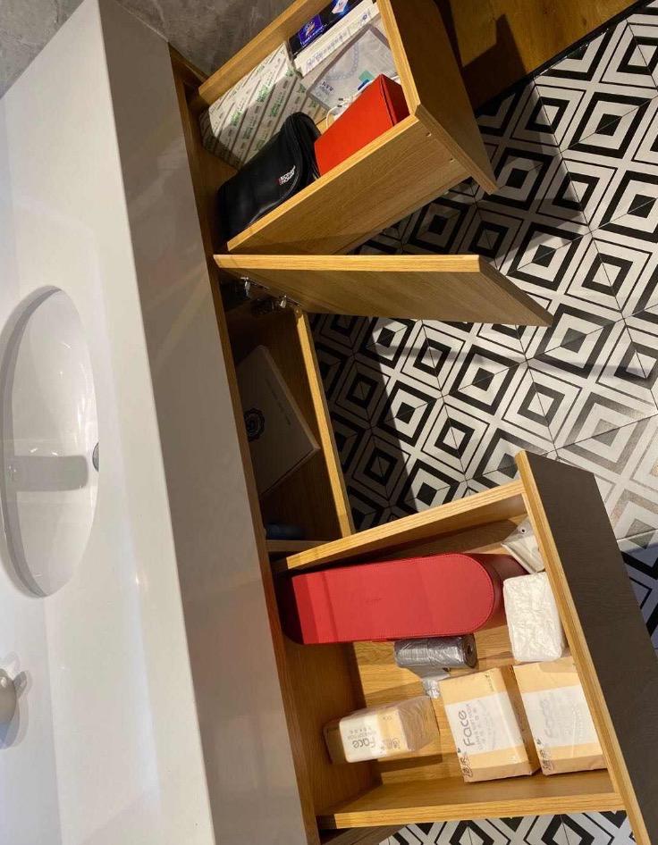 原木色极简家,黑白原木极简风格