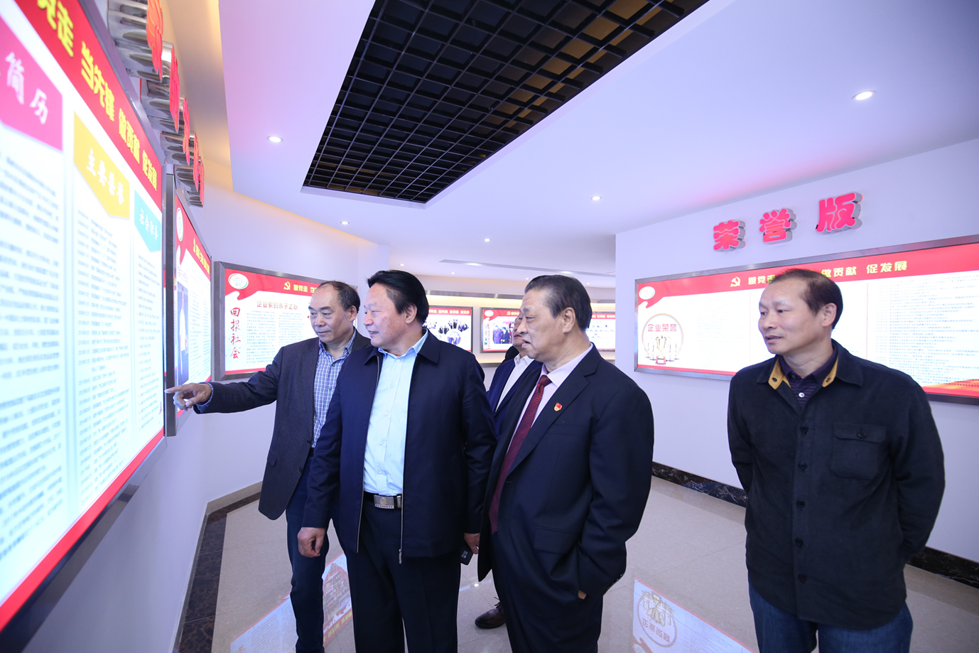 白羽肉鸡行业大咖访谈录｜打造千亿级白羽肉鸡产业集群——访福建圣农集团*党**委书记、创始人傅光明