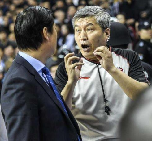 浙江德比广厦三秒违例,浙江德比裁判处理