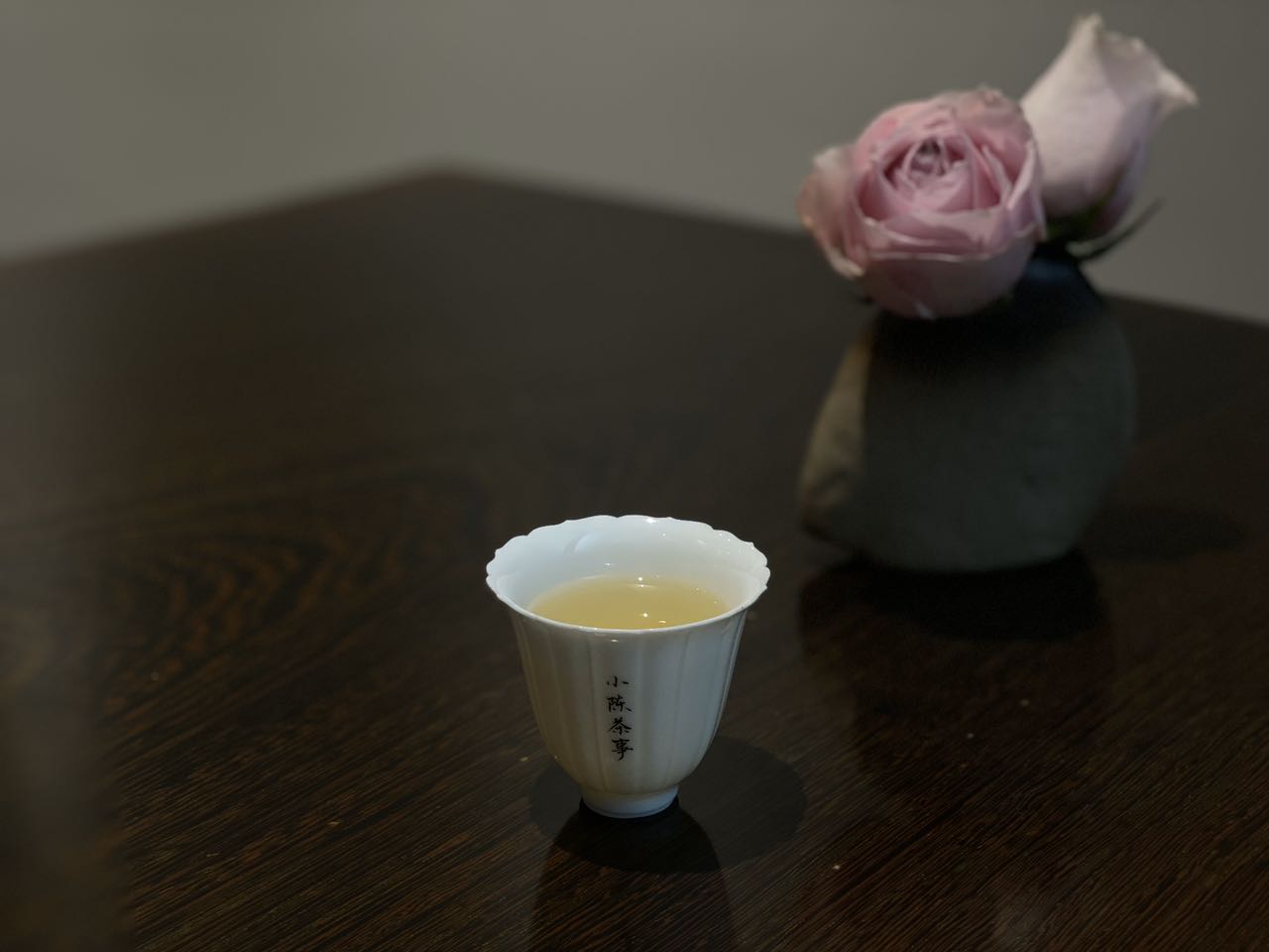 一芽二叶的白牡丹,把芽头取来就是白毫银针,剩下的就是春寿眉?