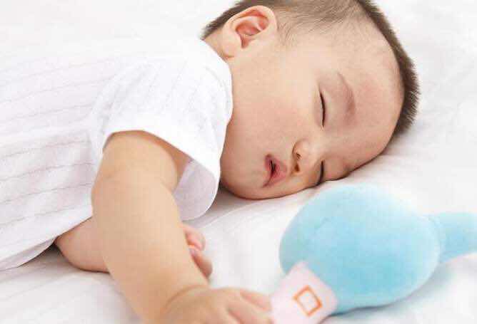 新生儿入睡比较难怎么回事,新生儿半夜怎么快速哄入睡