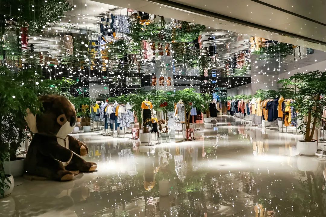 这个品牌把星空搬进店里，路过的人都大呼：太惊艳了