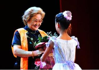 唱《我的祖国》郭兰英:1婚成弃妇,2婚成寡妇,90岁的她现如何?