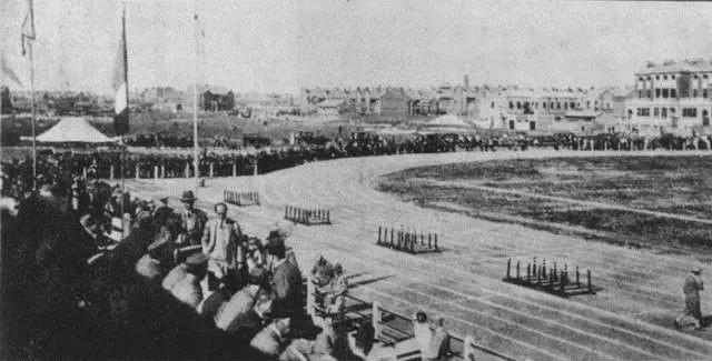 天津民园体育场拍摄地点,站在观众席上