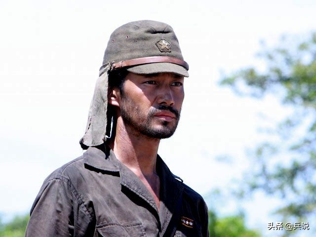 日军军帽屁帘干嘛用的,日军帽子两边布的作用