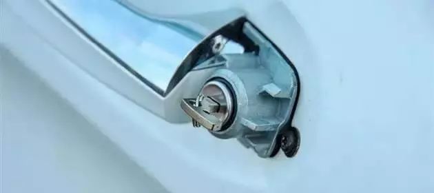 起亚k3一键启动钥匙没电怎么启动,一键启动的车子如果钥匙没电了