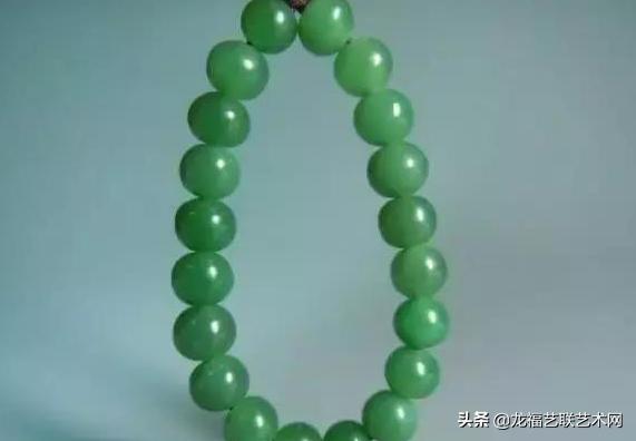 一百多斤的帝王绿原石值多少钱,200块出帝王绿