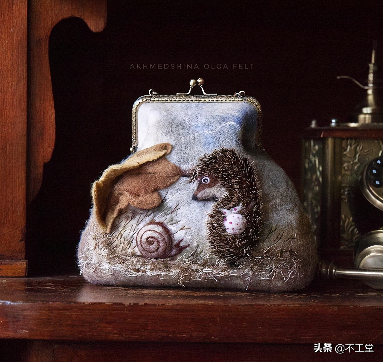 适合羊毛大衣的包包,羊毛毡包高颜值冬天背好看吗