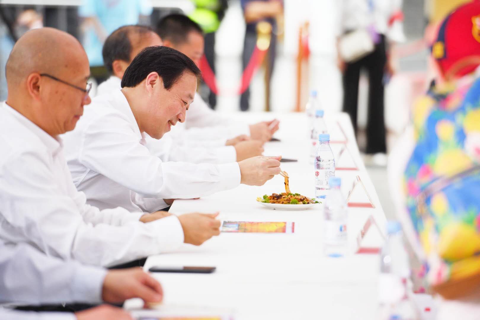 首届璧山兔来凤鱼厨艺大赛海选结束，民间高手和专业大厨比拼厨艺