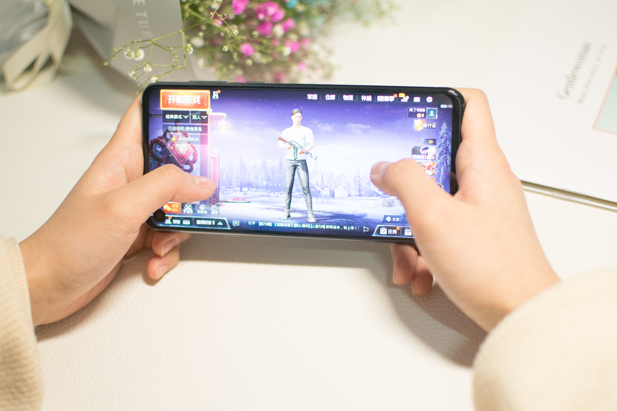 三星什么时候搞挖孔屏,三星手机挖孔屏技术