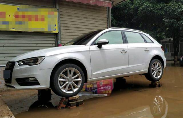 广州大暴雨车主怎么防车被水泡,深圳暴雨车辆泡水