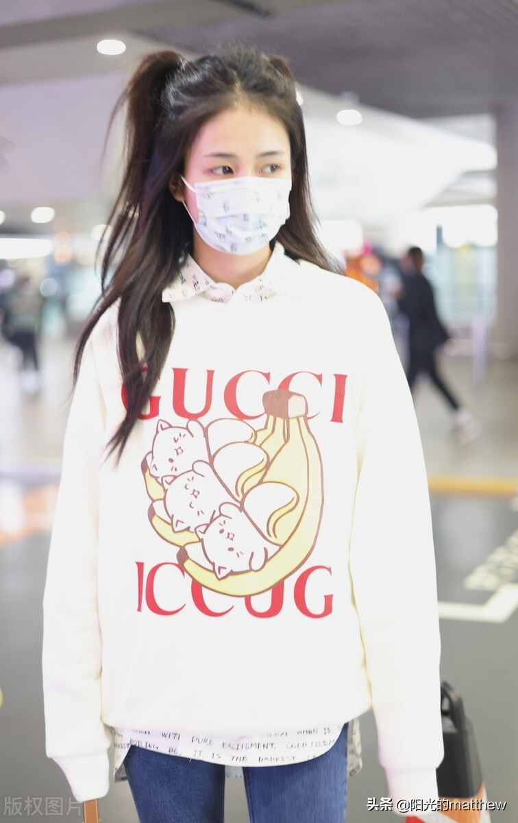 白鹿同款衣服celine,明星穿搭白鹿卫衣牛仔裤