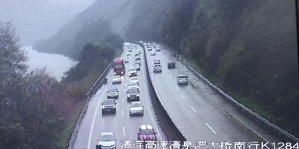返程高速车流,返程大军挤爆沪渝高速