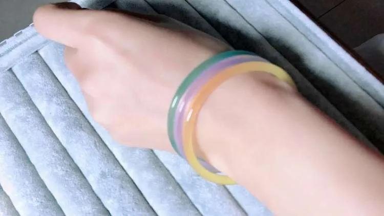 30岁女生适合的气质手镯,20多岁3000至5000元翡翠手镯推荐