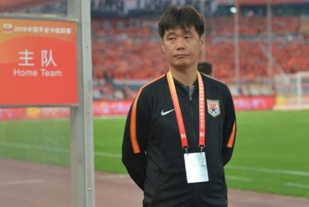 山东篮球运动协会主席巩晓彬,李霄鹏巩晓彬