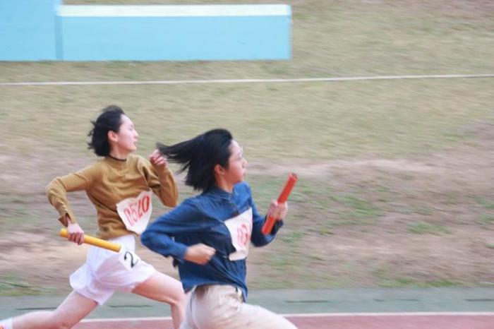 高考703分的义乌学霸是个女球痴，高考前一月每天都在跟男生踢球