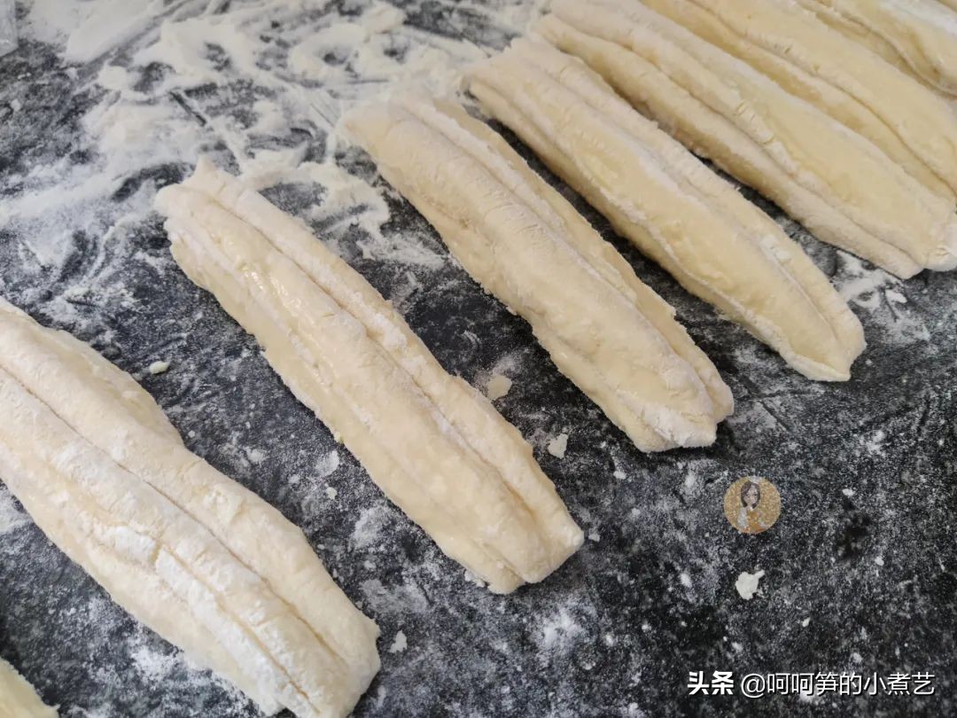 油条新方法不揉面不擀面蓬松柔软,油条为啥蓬松