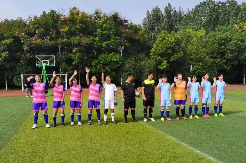 南京五中篮球队夺冠,中国足球学校杯女子甲组冠军