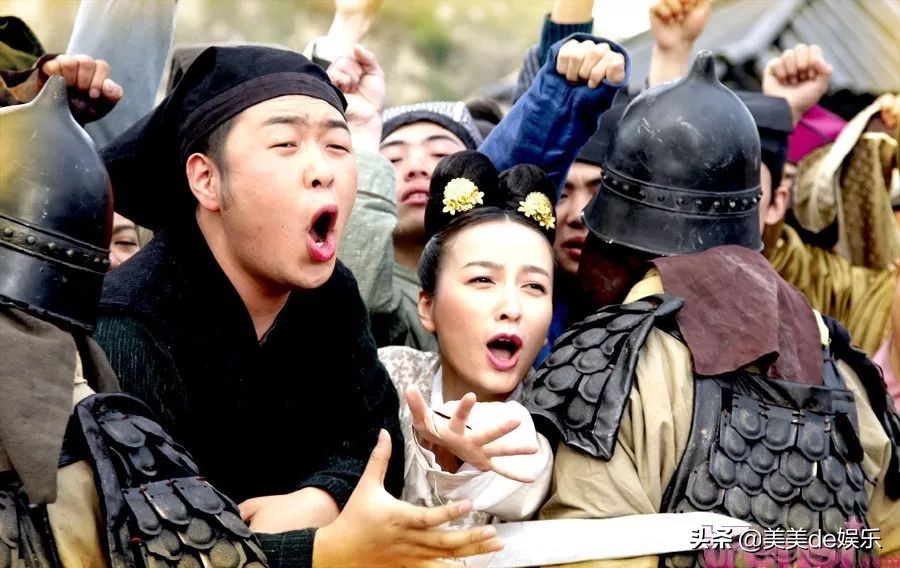 被一姐*压打**，她竟不是傻白甜！恋情、新剧、综艺全面开花？