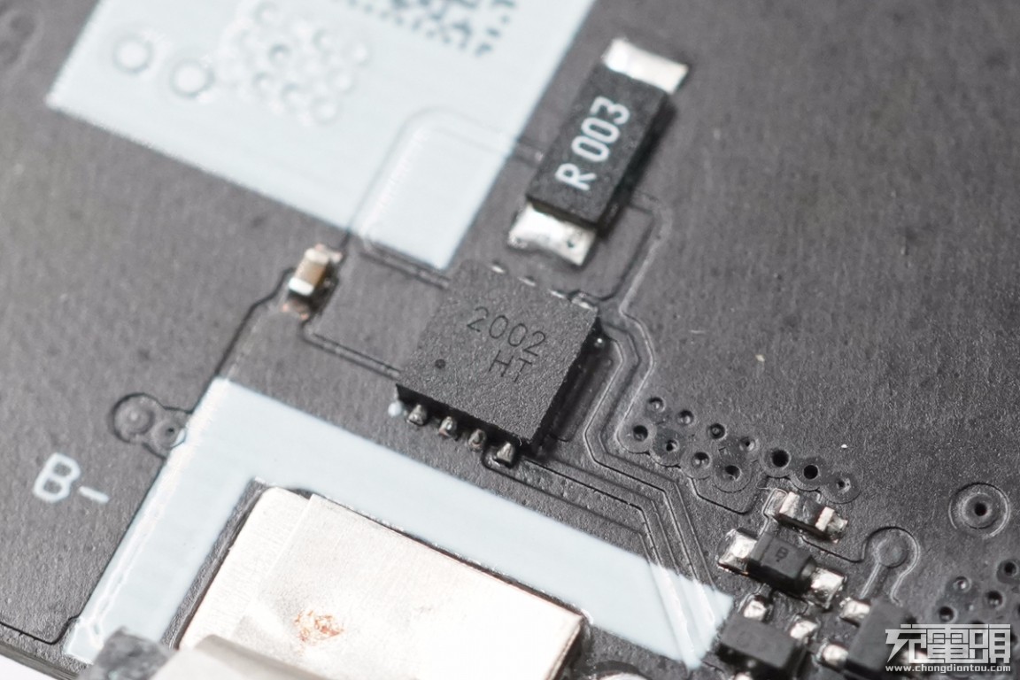 三星25w快充拆解视频,三星25w快充移动电源