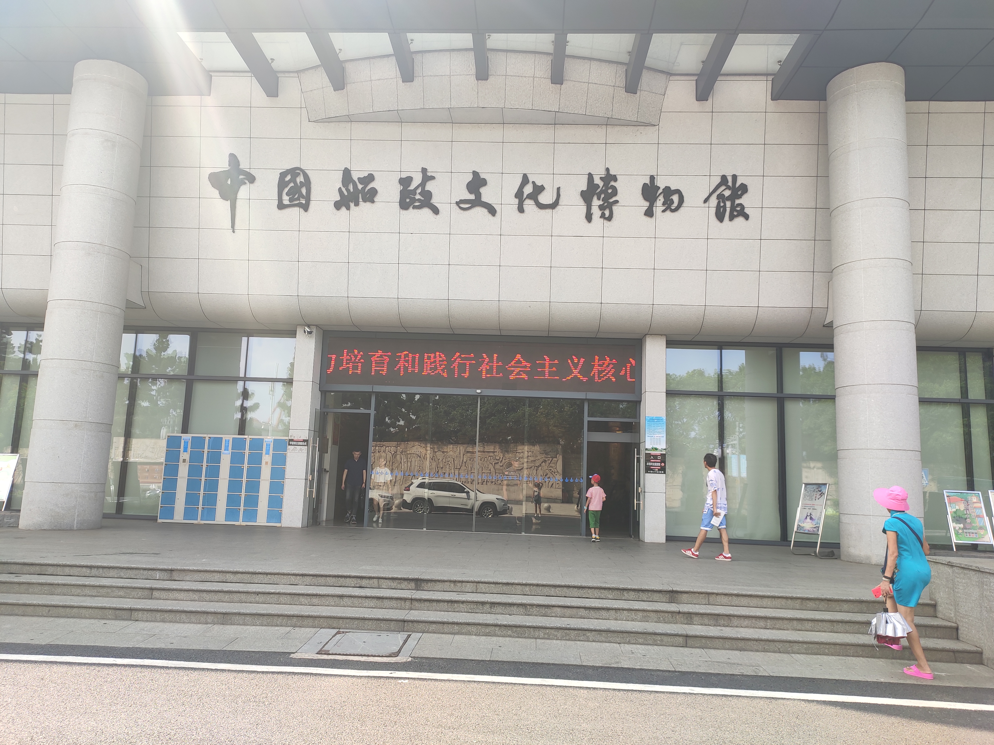 又是暑假研学作业，找个少人，少花钱的地方去吧