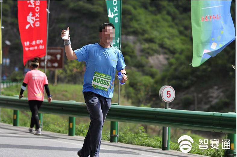 6岁男孩跑步2公里,马拉松2024年半马赛程