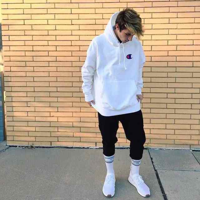 阿迪和耐克哪个鞋穿着最舒服,nike和阿迪达斯哪个更潮