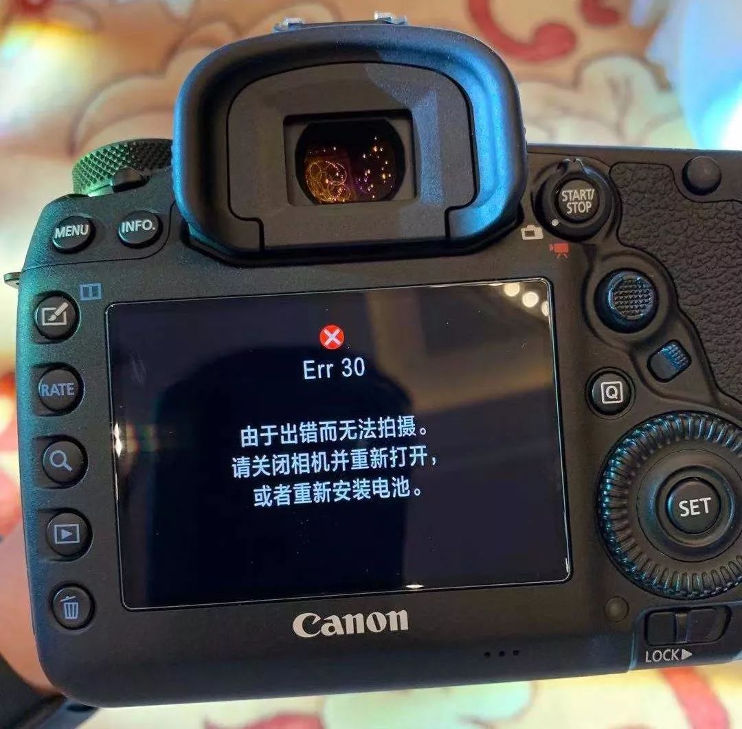 新手买单反好还是买微单好,现在买单反好还是微单好呢