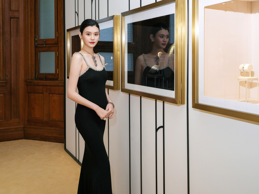 奚梦瑶孕肚出席活动,奚梦瑶挺孕肚走红毯