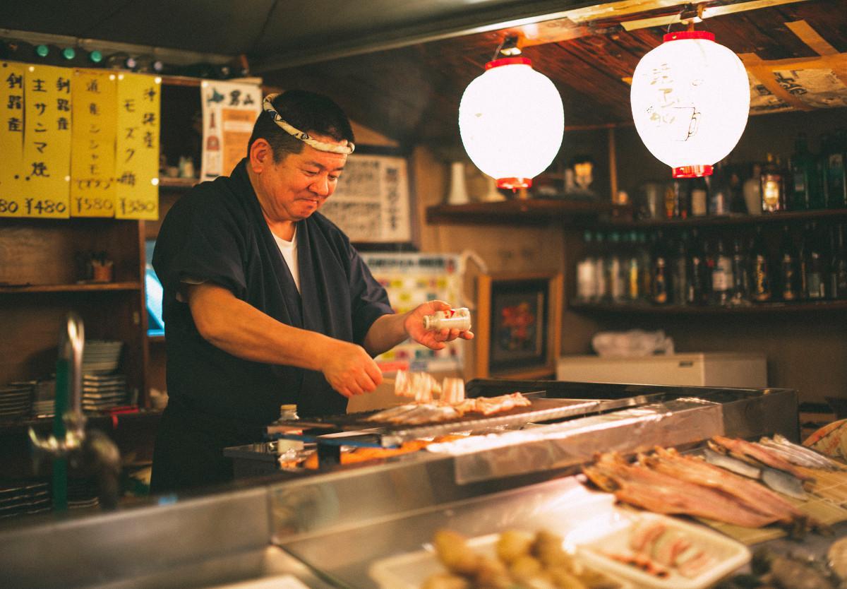 日本人酒量不好的原因,喝醉了酒直接睡觉人的性格